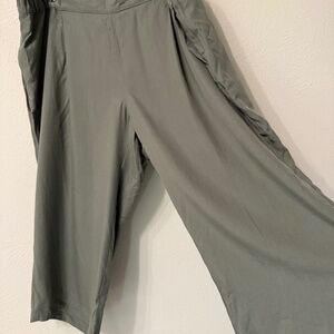 NWT J.Jill size 2X green wide leg Crop pull on pant 100% Tencell Lyocell